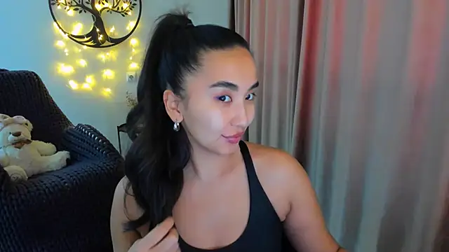 Snapshot of worldofkim chatting on 02-13-26, 11:43 worldofkim online show from 02-13-26, 11:43