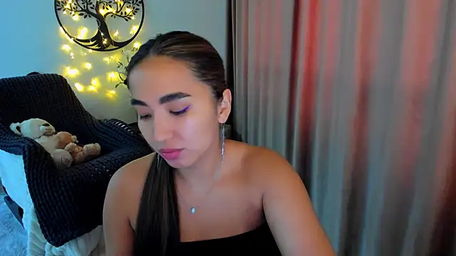 Snapshot of worldofkim chatting on 02-25-26, 10:04 worldofkim online show from 02-25-26, 10:04