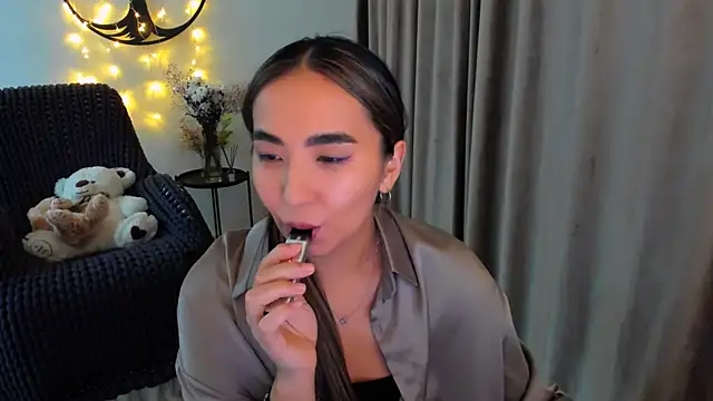 Snapshot of worldofkim chatting on 02-27-26, 05:35 worldofkim online show from 02-27-26, 05:35