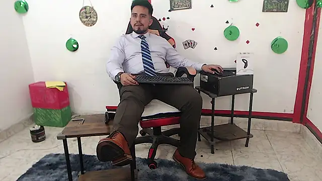 Snapshot of KalethBigDick chatting on 06-24-26, 11:42 KalethBigDick online show from 06-24-26, 11:42