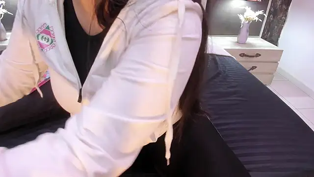 Snapshot of Miia_Thompsonn chatting on 03-11-25, 03:47 Miia Thompsonn online show from 03-11-25, 03:47