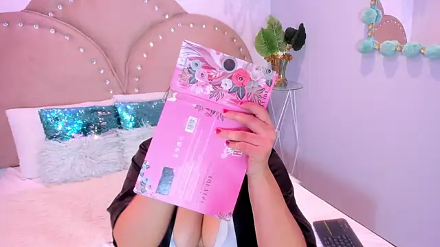 Snapshot of Miia_Thompsonn chatting on 09-30-25, 03:23 Miia Thompsonn online show from 09-30-25, 03:23