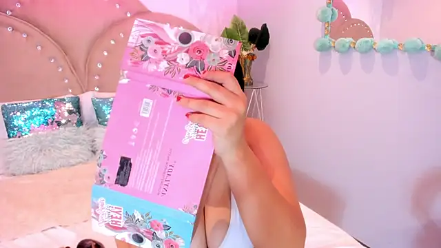 Snapshot of Miia_Thompsonn chatting on 10-01-25, 03:11 Miia Thompsonn online show from 10-01-25, 03:11