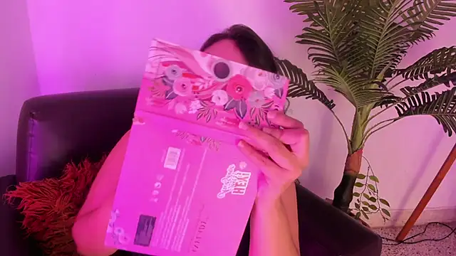 Snapshot of Miia_Thompsonn chatting on 01-23-25, 03:16 Miia Thompsonn online show from 01-23-25, 03:16