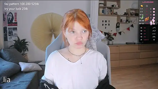 Snapshot of lil_lia chatting on 09-29-25, 04:52 lil lia online show from 09-29-25, 04:52