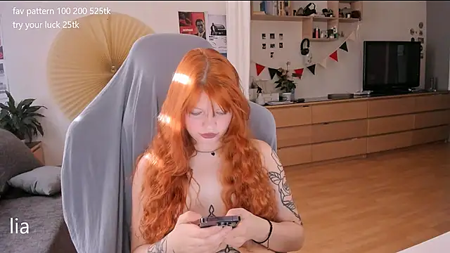 Snapshot of lil_lia chatting on 10-01-25, 08:41 lil lia online show from 10-01-25, 08:41