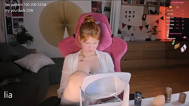 Snapshot of lil_lia chatting on 10-16-25, 09:23 lil lia online show from 10-16-25, 09:23