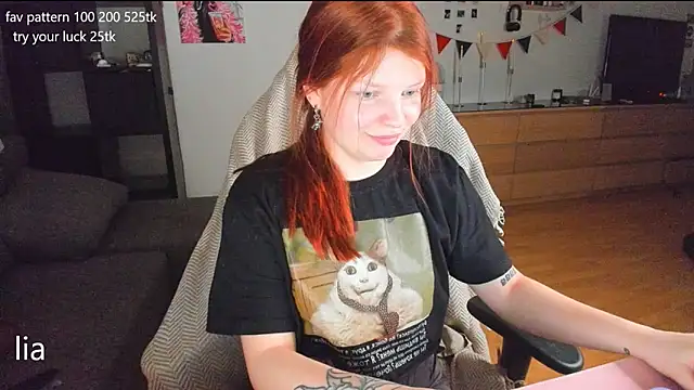 Snapshot of lil_lia chatting on 02-11-25, 01:41 lil lia online show from 02-11-25, 01:41
