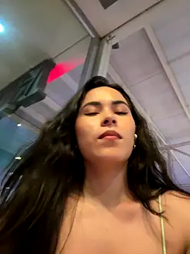 Snapshot of Loren_moreno chatting on 12-03-25, 10:53 Loren moreno online show from 12-03-25, 10:53