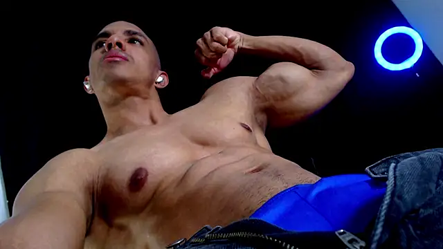 Antonywebb94 online show from 10-22-25, 04:39