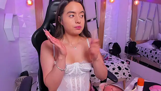 ary cooper  online show from 10-29-25, 01:21