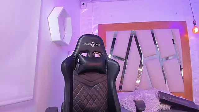 ary cooper  online show from 10-25-25, 02:07