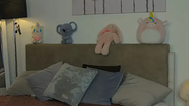 CassKiera online show from 11-19-25, 06:13