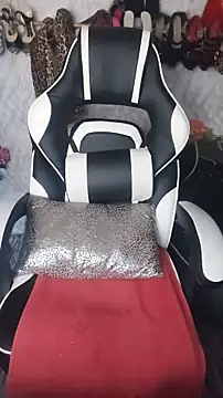 Luiza Hammer online show from 11-27-25, 10:48