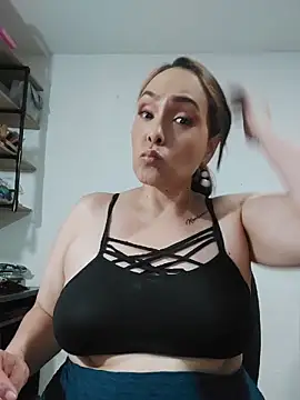 Snapshot of Miss_Agatha chatting on 04-23-26, 12:39 Miss Agatha online show from 04-23-26, 12:39