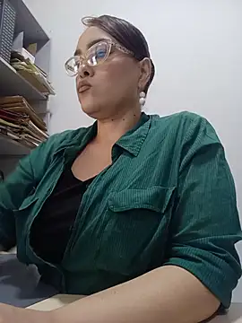Snapshot of Miss_Agatha chatting on 04-13-26, 01:15 Miss Agatha online show from 04-13-26, 01:15