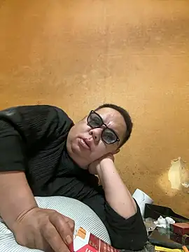 punk0805 online show from 04-05-26, 01:51