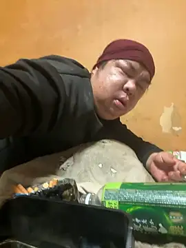 Snapshot of punk0805 chatting on 02-10-26, 07:13 punk0805 online show from 02-10-26, 07:13