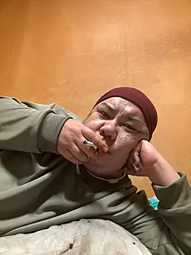 Snapshot of punk0805 chatting on 12-18-25, 04:00 punk0805 online show from 12-18-25, 04:00