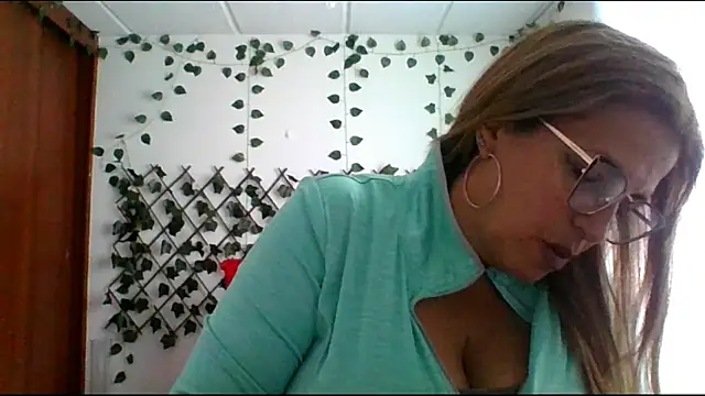 RossanaLionheart online show from 11-16-25, 12:32