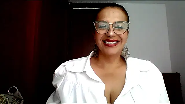 RossanaLionheart online show from 05-18-26, 01:05