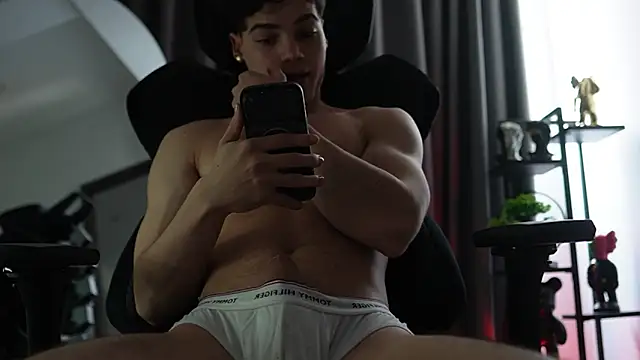 Max cortes1 online show from 03-12-26, 04:33