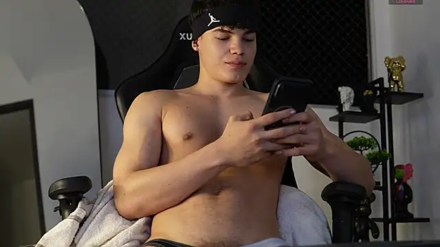 Max cortes1 online show from 10-27-25, 12:44