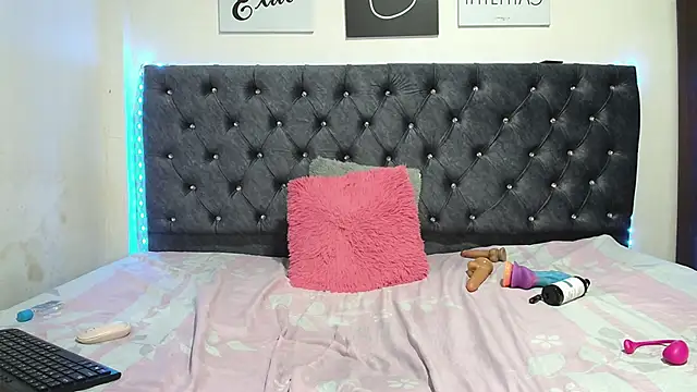 Snapshot of Zoe_Medina chatting on 02-05-25, 04:48 Zoe Medina online show from 02-05-25, 04:48