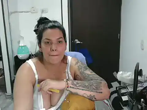 CarolinaRincon online show from 03-12-25, 12:09