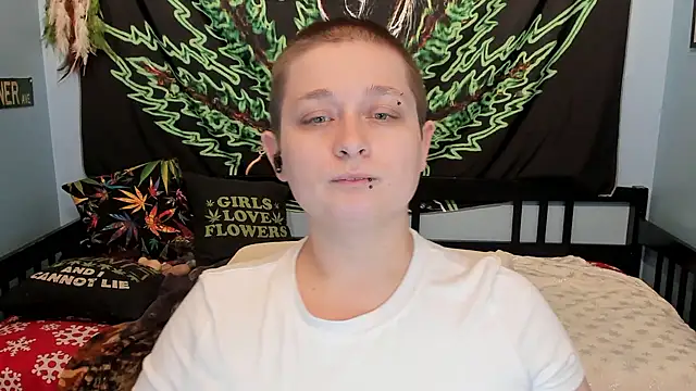 Snapshot of Chloenightmare chatting on 09-26-25, 10:22 Chloenightmare online show from 09-26-25, 10:22
