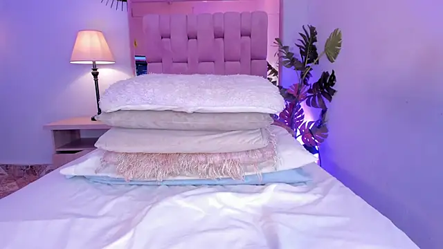 Voluptupus-girl online show from 03-21-25, 11:56