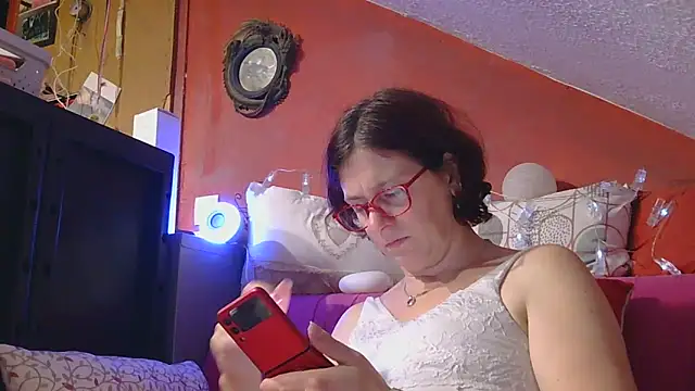 Snapshot of lanax chatting on 11-27-25, 01:44 lanax online show from 11-27-25, 01:44