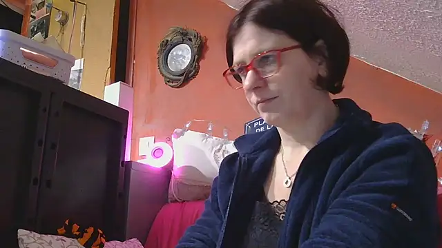 Snapshot of lanax chatting on 01-06-26, 01:48 lanax online show from 01-06-26, 01:48