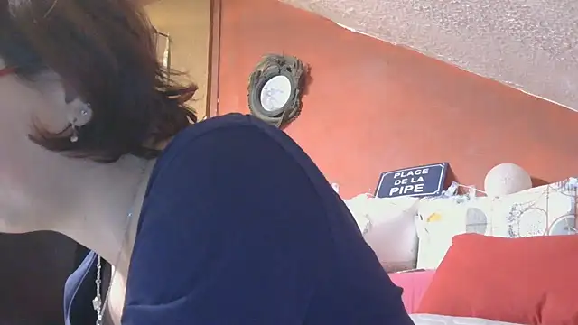 Snapshot of lanax chatting on 11-19-25, 01:22 lanax online show from 11-19-25, 01:22