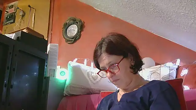 Snapshot of lanax chatting on 11-06-25, 01:26 lanax online show from 11-06-25, 01:26