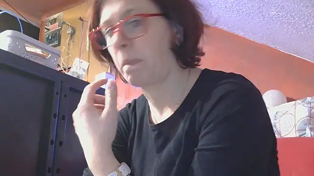 Snapshot of lanax chatting on 11-25-25, 01:11 lanax online show from 11-25-25, 01:11