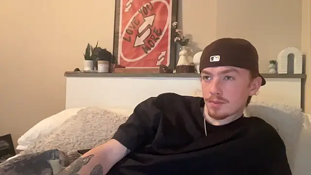 Snapshot of younghungginger chatting on 02-19-25, 02:12 younghungginger online show from 02-19-25, 02:12