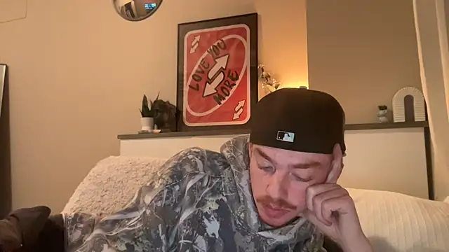 Snapshot of younghungginger chatting on 12-05-24, 01:20 younghungginger online show from 12-05-24, 01:20