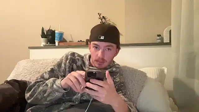 Snapshot of younghungginger chatting on 12-03-24, 02:09 younghungginger online show from 12-03-24, 02:09