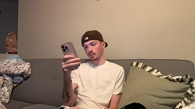 Snapshot of younghungginger chatting on 11-13-25, 12:03 younghungginger online show from 11-13-25, 12:03