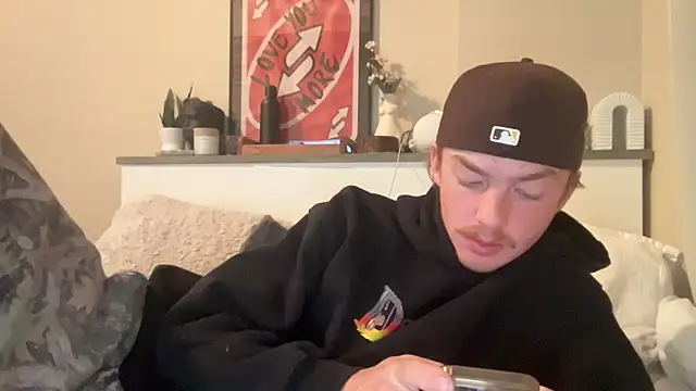 Snapshot of younghungginger chatting on 02-28-25, 03:48 younghungginger online show from 02-28-25, 03:48