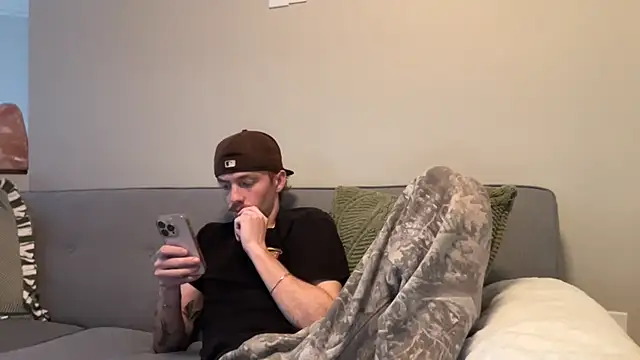 Snapshot of younghungginger chatting on 11-09-25, 10:36 younghungginger online show from 11-09-25, 10:36