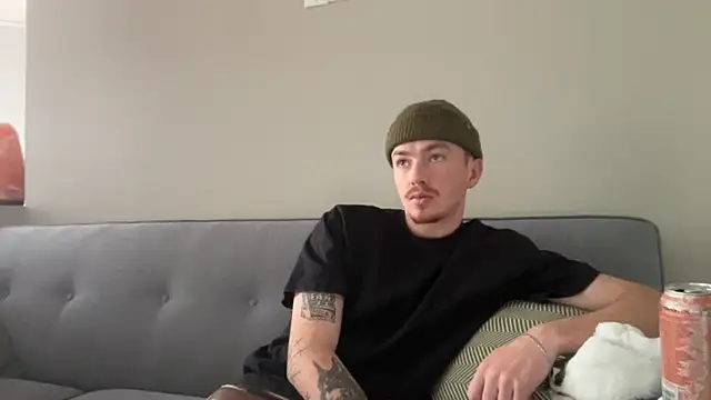 Snapshot of younghungginger chatting on 11-16-25, 08:24 younghungginger online show from 11-16-25, 08:24