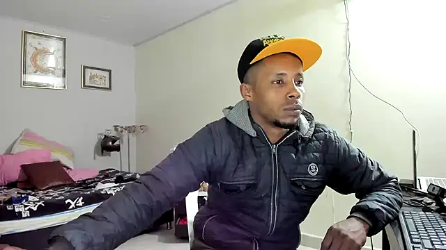 Snapshot of AlejoKhalifa_ chatting on 03-08-25, 03:02 AlejoKhalifa online show from 03-08-25, 03:02