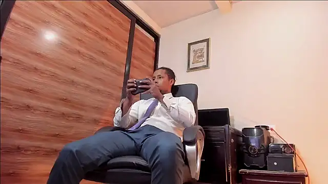 Snapshot of AlejoKhalifa_ chatting on 03-26-26, 11:57 AlejoKhalifa online show from 03-26-26, 11:57