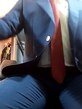 Snapshot of AlejoKhalifa_ chatting on 04-13-26, 10:30 AlejoKhalifa online show from 04-13-26, 10:30