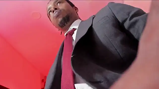 AlejoKhalifa  online show from 05-19-26, 10:00