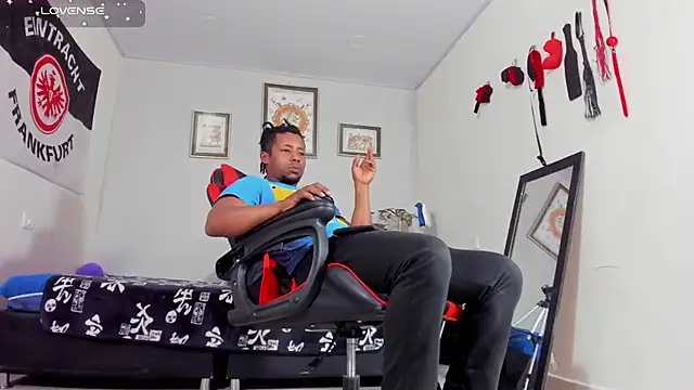 AlejoKhalifa  online show from 11-10-25, 07:35