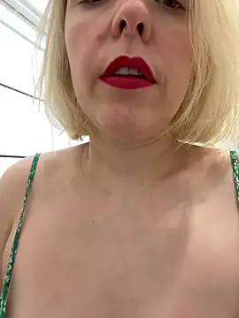 Snapshot of Yourdirtybitch chatting on 02-12-26, 07:41 Yourdirtybitch online show from 02-12-26, 07:41