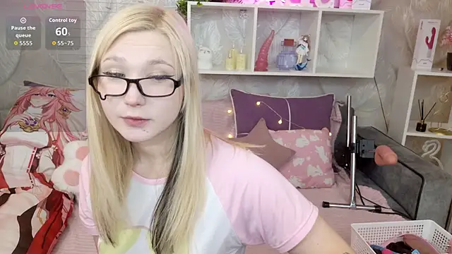 Snapshot of MeowkaKitty chatting on 10-18-25, 01:29 MeowkaKitty online show from 10-18-25, 01:29